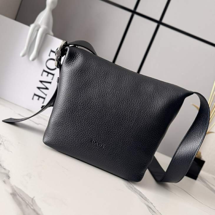 Picture of Loewe Handbags _SKUfw239915352fw
